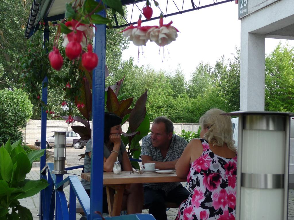 Skaistaziede Hotel Šiauliai Buitenkant foto